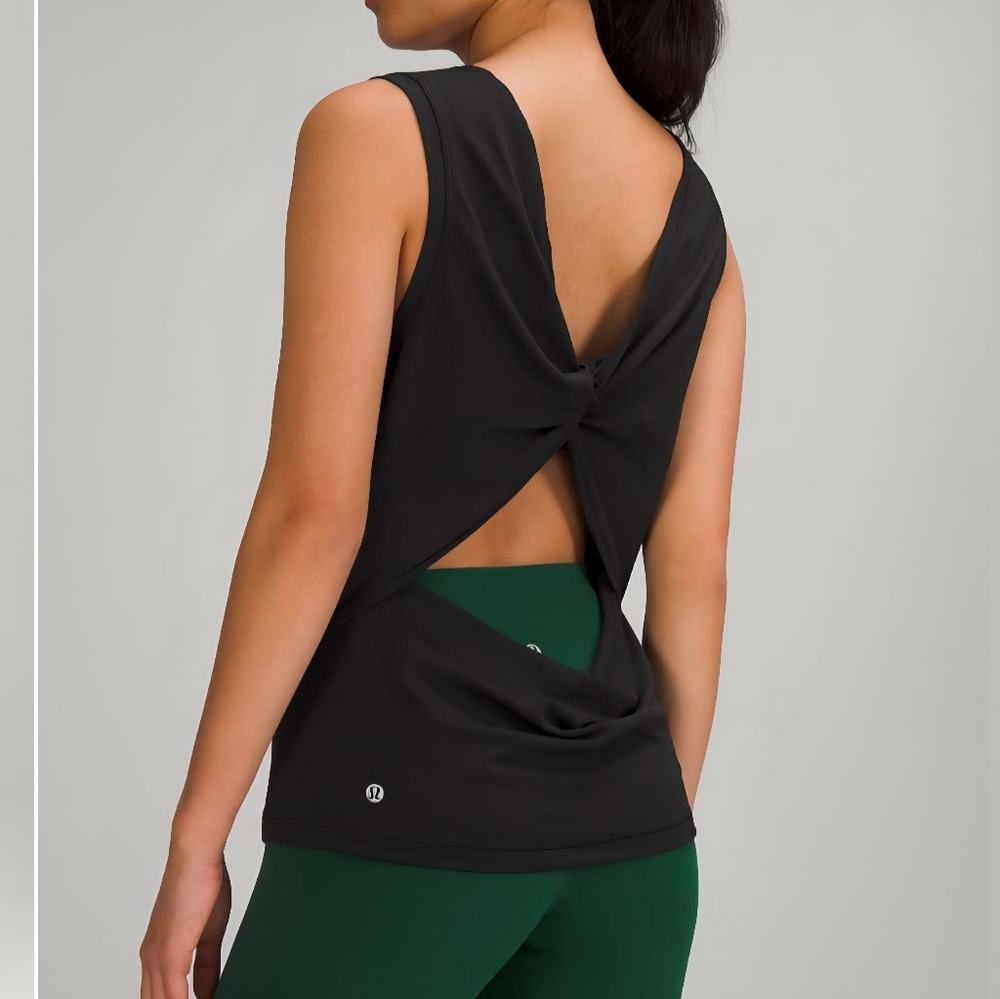 Lululemon Black Twist Yoga Cut Out‎ On The Back Back Stretchy Tank Top Sz S - M